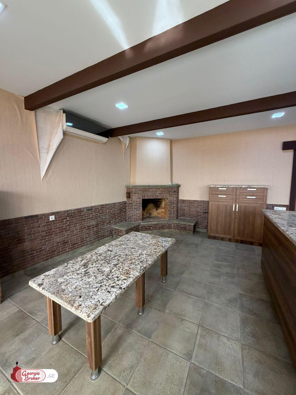 იყიდება ახალი გარემონტებული 15 ოთახიანი სახლი